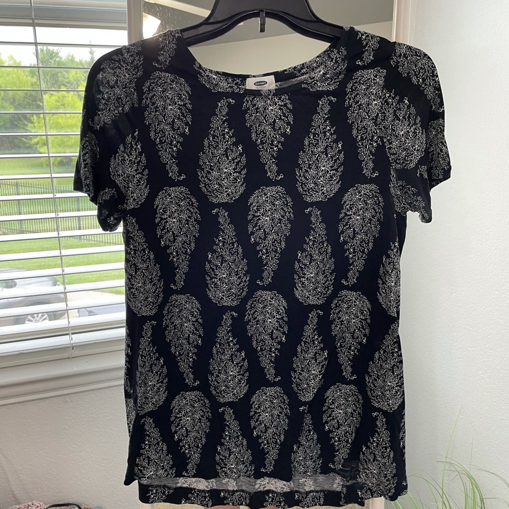 Women’s black tee!